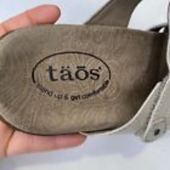 Taos Double U Leather Strappy Slide Sandals Size 9M in Silver Colorway - Picture 9 of 10
